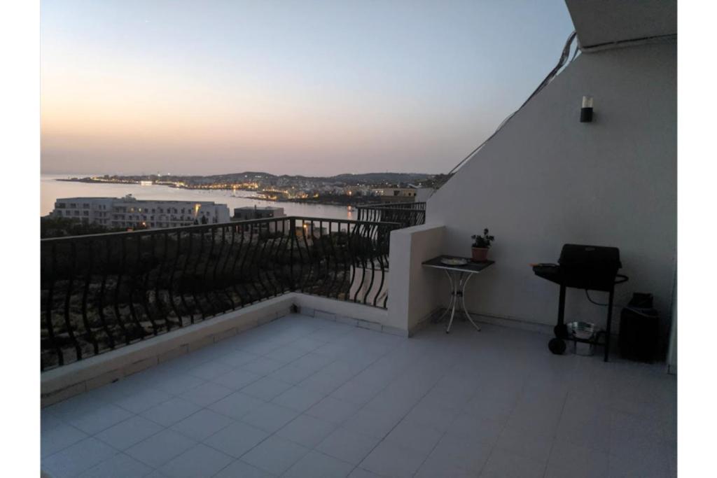 Gaia Penthouse Sea And Country Views Home St. Paul's Bay Exteriör bild